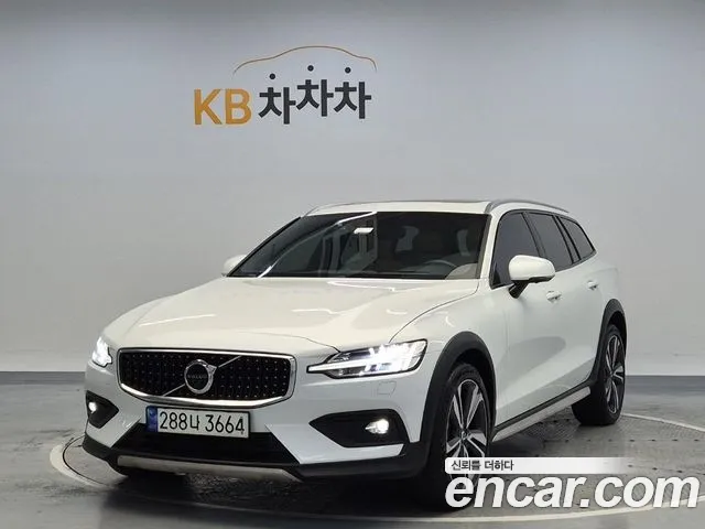 Volvo V60 2021 — фото 1