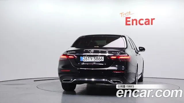 Mercedes-Benz E-Class 2022 — фото 4