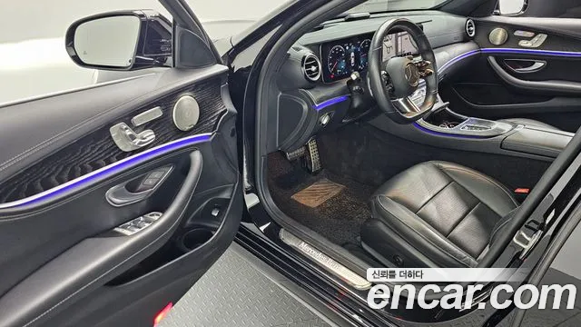 Mercedes-Benz E-Class 2022 — фото 13