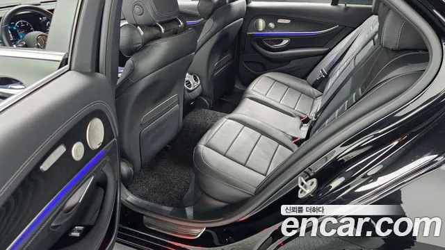 Mercedes-Benz E-Class 2022 — фото 17