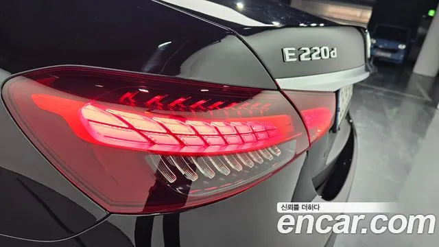 Mercedes-Benz E-Class 2022 — фото 9