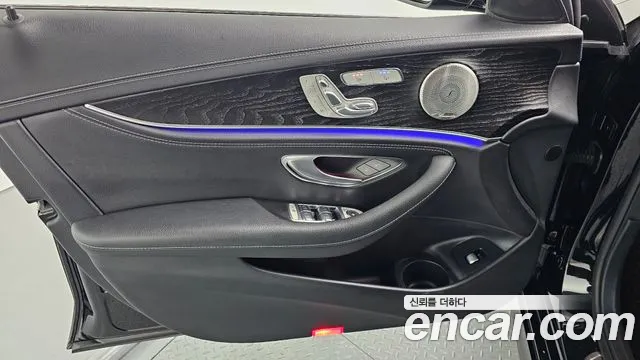 Mercedes-Benz E-Class 2022 — фото 14