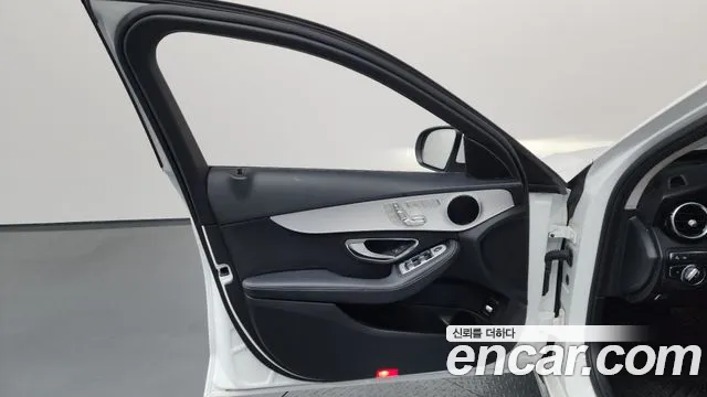 Mercedes-Benz C-Class 2018 — фото 14