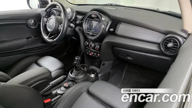 Mini Cooper 2020 — фото 10