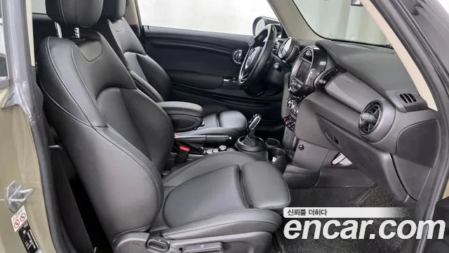 Mini Cooper 2020 — фото 17