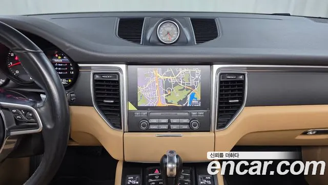 Porsche Macan 2018 — фото 14