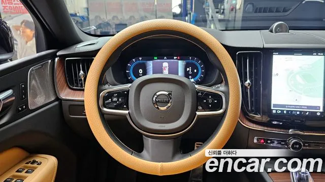 Volvo XC60 2024 — фото 19