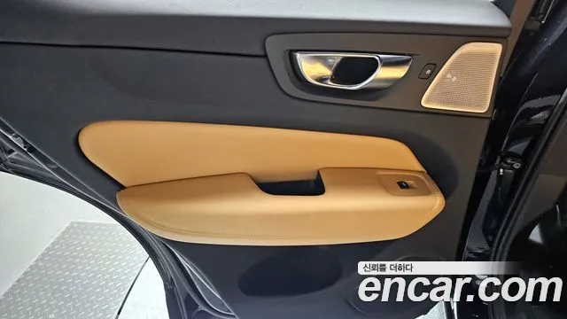 Volvo XC60 2024 — фото 15