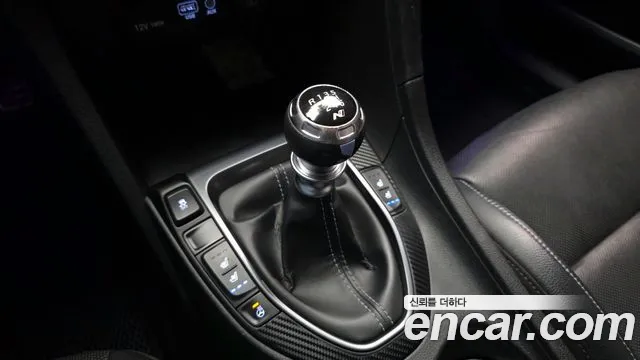 Hyundai Veloster 2019 — фото 9