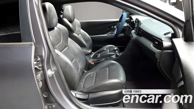 Hyundai Veloster 2019 — фото 11