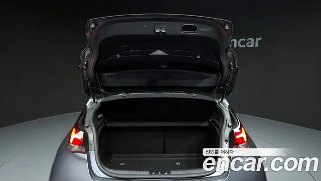 Hyundai Veloster 2019 — фото 20