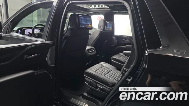 Cadillac Escalade 2022 — фото 11
