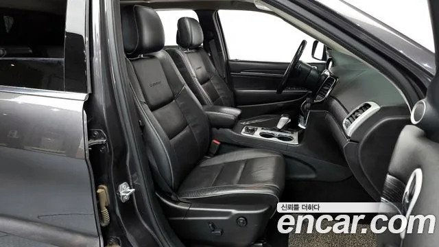 Jeep Cherokee 2019 — фото 11