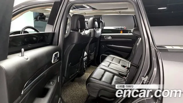 Jeep Cherokee 2019 — фото 12