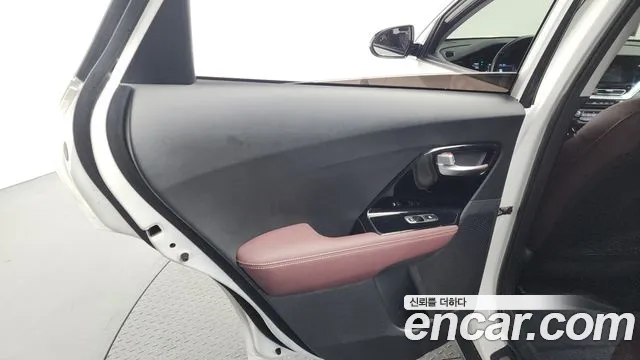 Kia Niro 2020 — фото 15