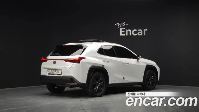 Lexus UX 2020 — фото 2