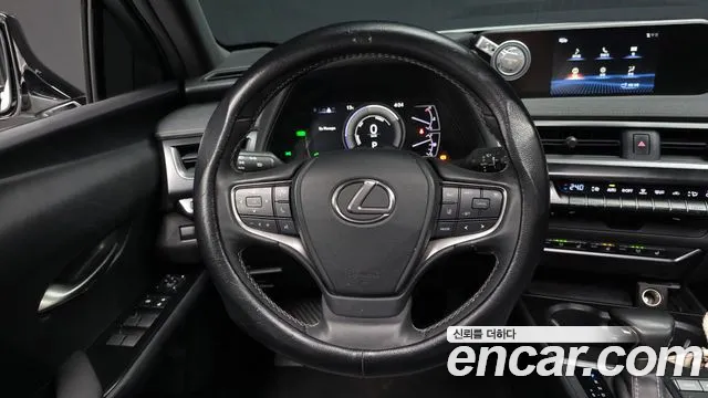Lexus UX 2020 — фото 13