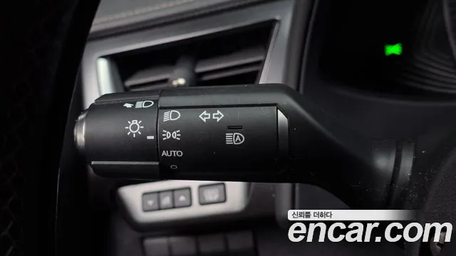 Lexus UX 2020 — фото 18