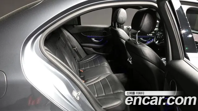 Mercedes-Benz C-Class 2019 — фото 18