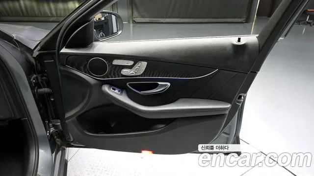 Mercedes-Benz C-Class 2019 — фото 14