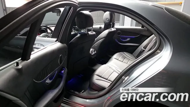 Mercedes-Benz C-Class 2019 — фото 16