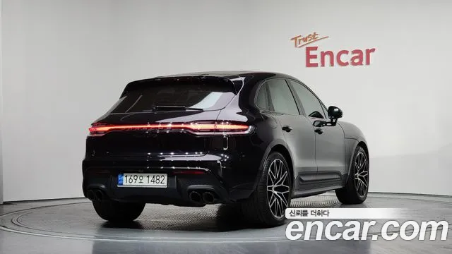 Porsche Macan 2022 — фото 1