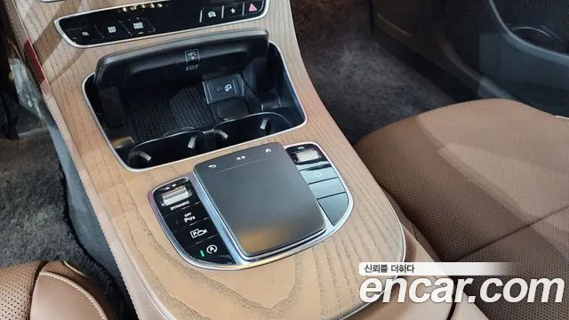 Mercedes-Benz E-Class 2022 — фото 12