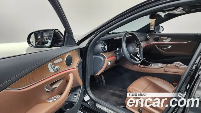 Mercedes-Benz E-Class 2022 — фото 13
