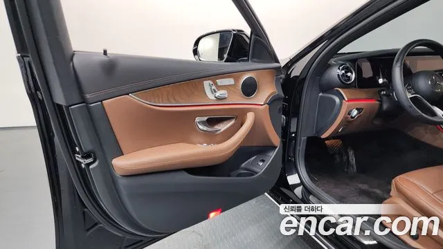 Mercedes-Benz E-Class 2022 — фото 14