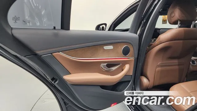 Mercedes-Benz E-Class 2022 — фото 15