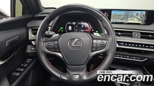 Lexus UX 2021 — фото 13