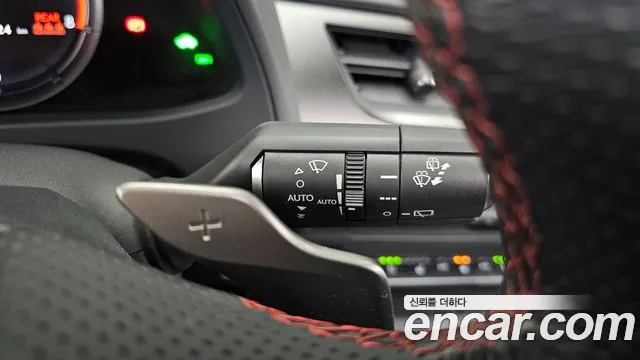 Lexus UX 2021 — фото 19