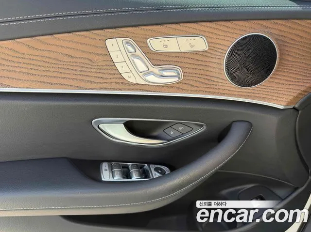 Mercedes-Benz E-Class 2021 — фото 12