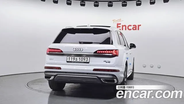 Audi Q7 2021 — фото 4