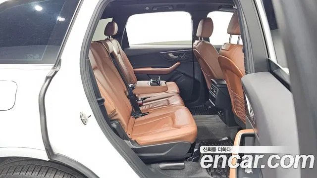 Audi Q7 2021 — фото 17
