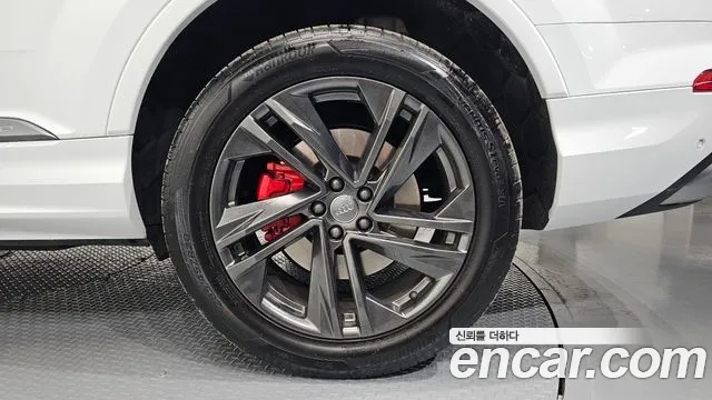 Audi Q7 2021 — фото 7