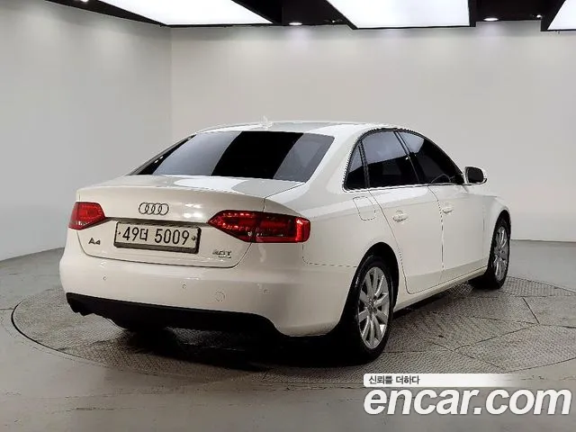 Audi A4 2010 — фото 4