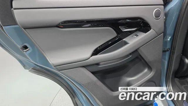 Land Rover Range Rover Evoque 2025 — фото 15