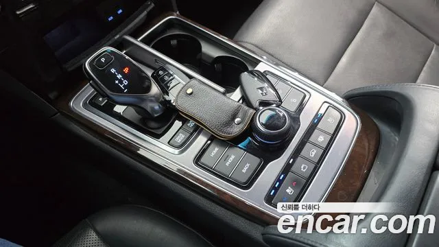 Hyundai Equus 2015 — фото 9