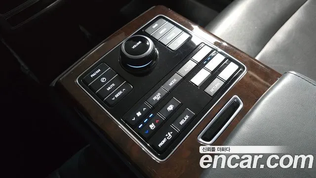 Hyundai Equus 2015 — фото 18