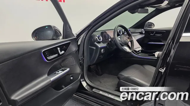 Mercedes-Benz C-Class 2023 — фото 13