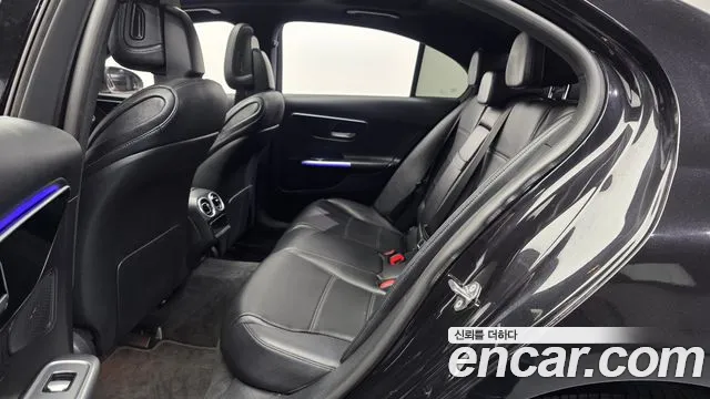 Mercedes-Benz C-Class 2023 — фото 16