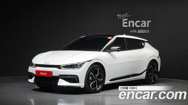 Kia EV6 2023 — фото 1