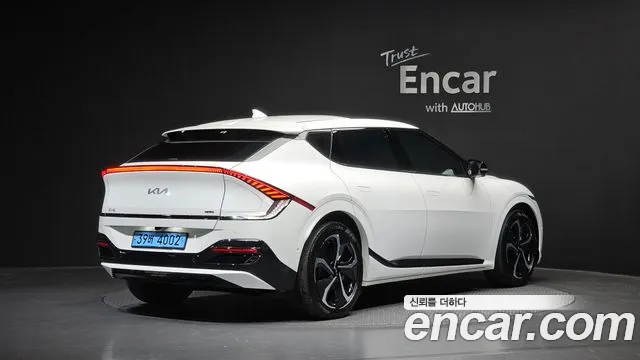Kia EV6 2023 — фото 2
