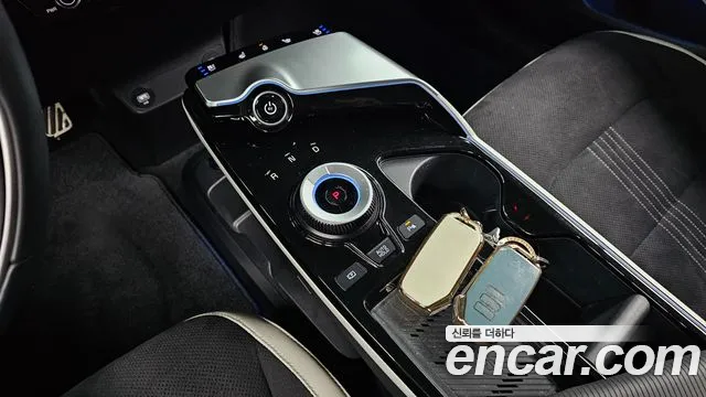 Kia EV6 2023 — фото 12