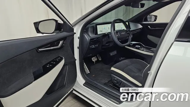 Kia EV6 2023 — фото 13