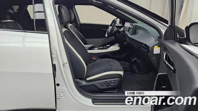 Kia EV6 2023 — фото 17