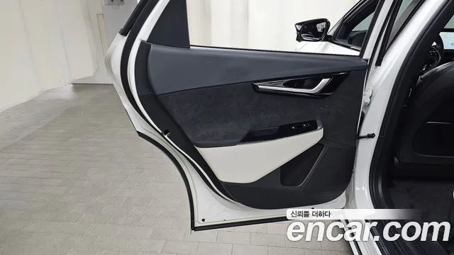 Kia EV6 2023 — фото 15