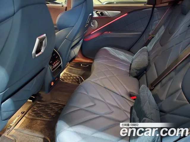 BMW XM 2023 — фото 13