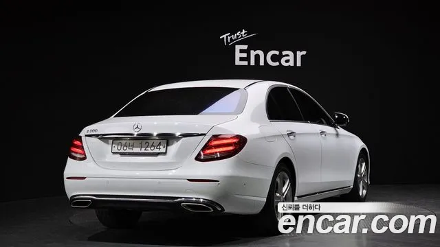 Mercedes-Benz E-Class 2017 — фото 2